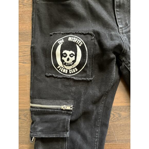 NEW Hot Topic Misfits x Social Collision Jeans - 34x32- Black Patch Grunge Punk - Picture 6 of 16